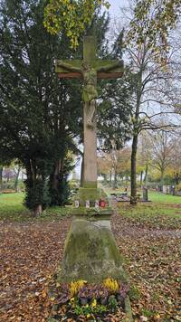 Horchheimer Friedhofskreuz, Gegenstück zum Dorfkreuz an der Hauptstraße