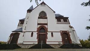 Hauptportal der kath. Heilig-Kreuz-Kirche