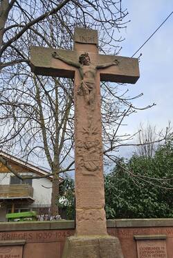 Kreuzkorpus des Gedenkkreuzes in Weinsheim